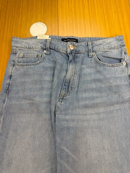 Aeropostale Women's High Rise Wide Leg Jean Size 12 Medium Wash - Picture 8 of 10